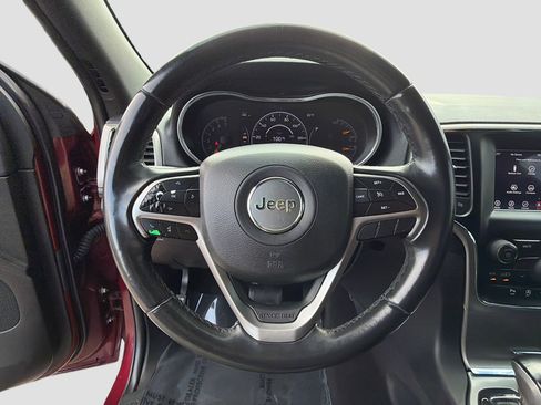 Used 2020 Jeep Grand Cherokee Laredo image 33