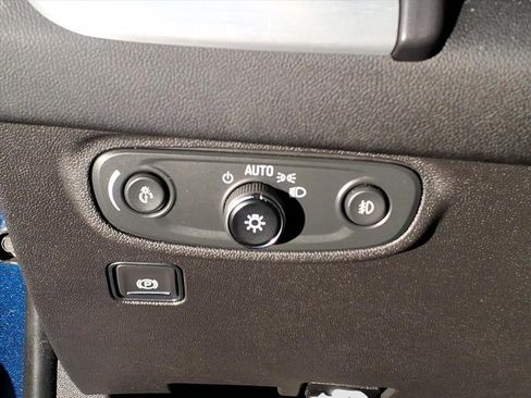 Used 2023 GMC Terrain SLT image 25