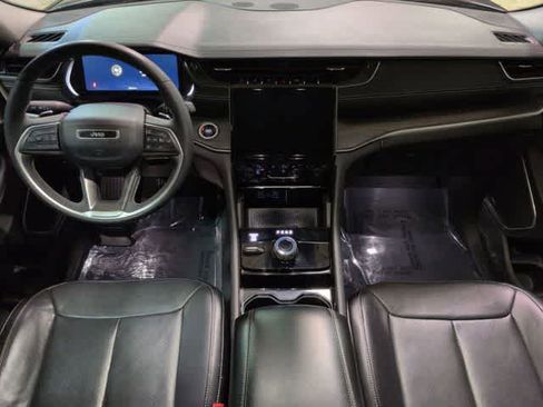 Used 2023 Jeep Grand Cherokee L Limited w/ Luxury Tech Group II image 15