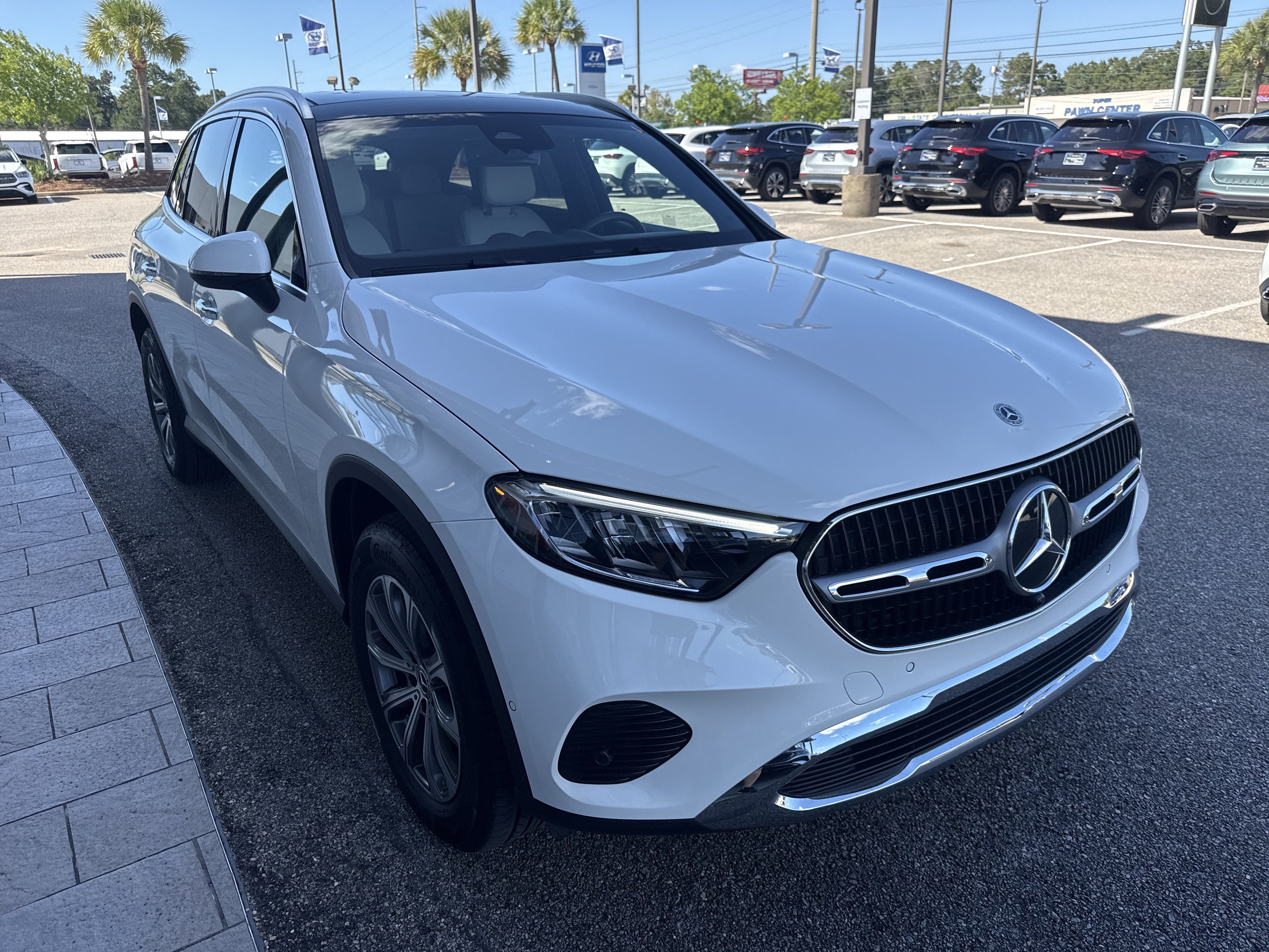Used 2025 Mercedes-Benz GLC 300 4MATIC image 5