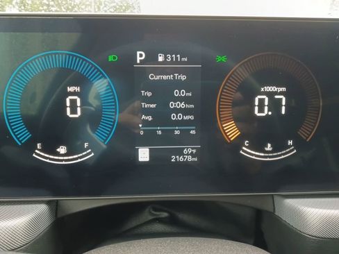 Used 2025 Hyundai Sonata SEL FWD image 2