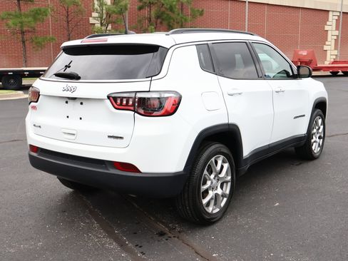 Used 2023 Jeep Compass Latitude AWD/4WD image 30