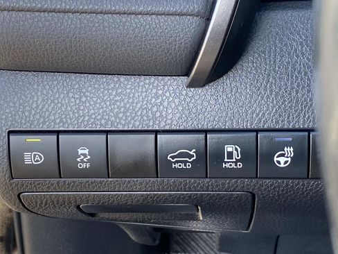 Used 2022 Toyota Camry SE w/ Cold Weather Package AWD/4WD image 19