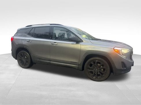 Used 2020 GMC Terrain SLE w/ Elevation Edition image 9