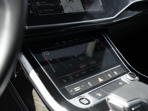 Certified 2025 Audi Q8 Premium Plus w/ Premium Plus Package AWD/4WD image 13