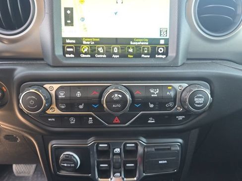 Used 2022 Jeep Wrangler Unlimited Sport AWD/4WD image 17