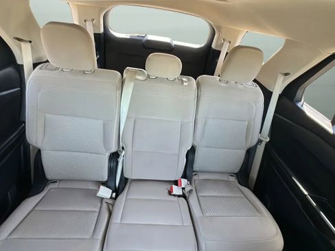 Used 2021 Ford Explorer 4WD image 23