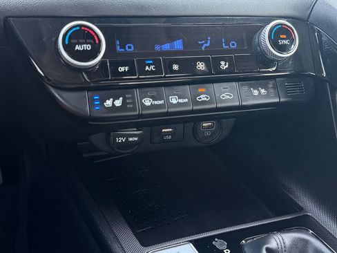 Used 2023 Hyundai Elantra Limited FWD image 25