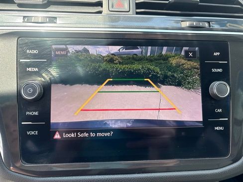 Used 2020 Volkswagen Tiguan SE w/ Panoramic Sunroof Package AWD/4WD image 22