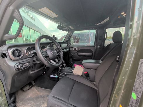 Used 2022 Jeep Gladiator Sport AWD/4WD image 7