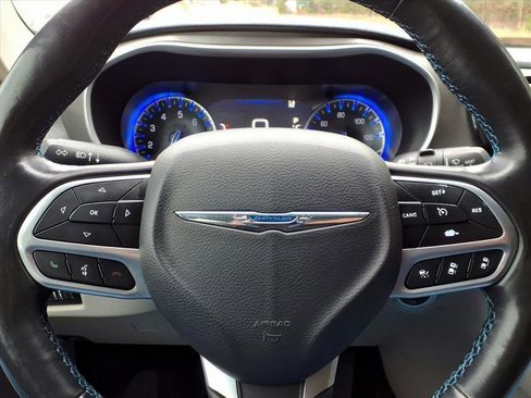 Used 2021 Chrysler Pacifica Touring-L image 23