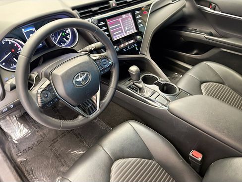 Used 2018 Toyota Camry SE FWD image 7