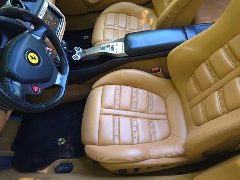 Used 2009 Ferrari California RWD image 16