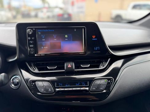 Used 2018 Toyota C-HR XLE FWD image 38