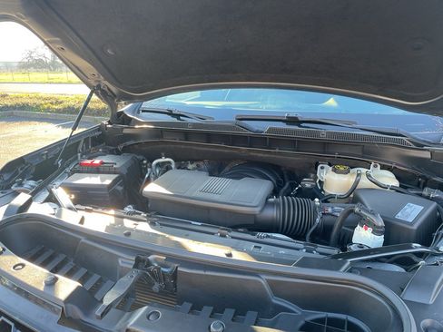 Used 2021 Chevrolet Tahoe Z71 w/ Z71 Signature Package image 13