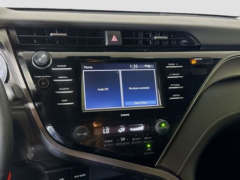 Used 2020 Toyota Camry SE image 18