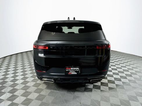 Used 2025 Land Rover Range Rover Sport SE AWD/4WD image 6
