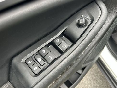 Used 2023 Jeep Grand Cherokee L Laredo AWD/4WD image 16