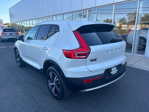 Used 2025 Volvo XC40 B5 Core AWD/4WD image 3
