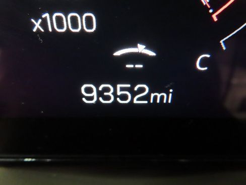 Used 2025 GMC Yukon Denali w/ Denali Reserve Package image 12