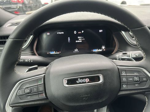 Used 2024 Jeep Grand Cherokee Altitude image 11