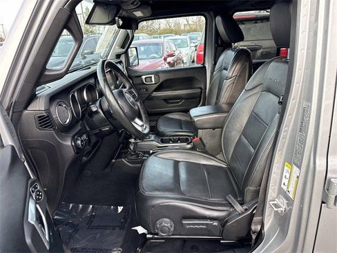 Used 2019 Jeep Wrangler Unlimited Sahara image 14