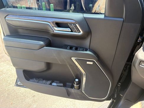 Used 2022 Chevrolet Silverado 1500 LTZ RWD image 7