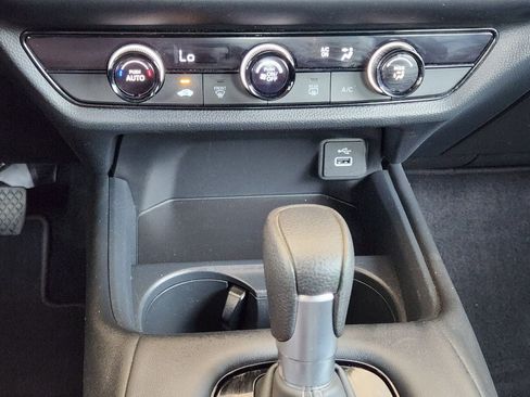 Used 2025 Honda HR-V LX image 18