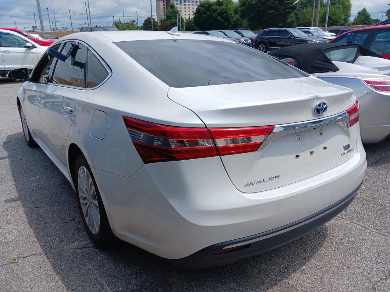 Used 2013 Toyota Avalon Limited FWD image 4