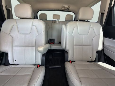 Used 2024 Kia Telluride EX w/ EX Captain's Chair Package FWD image 25