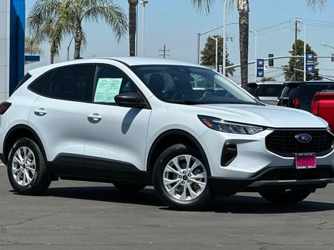 Used 2025 Ford Escape Active AWD/4WD image 2