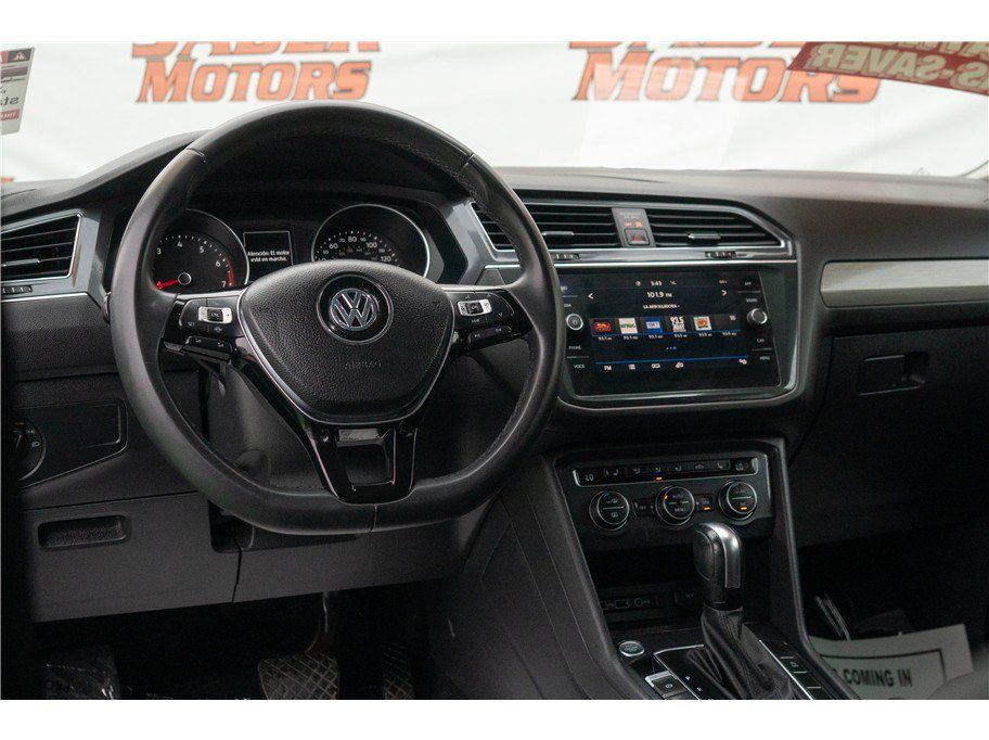 Used 2020 Volkswagen Tiguan SE w/ Panoramic Sunroof Package FWD image 34