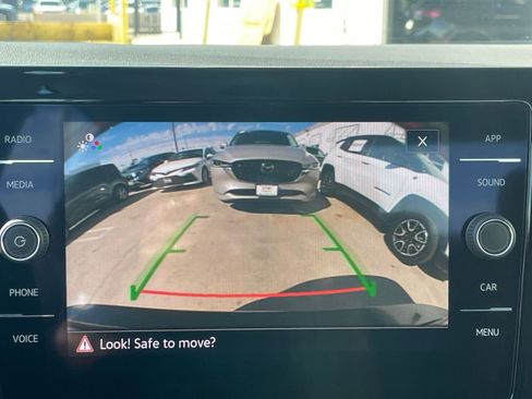 Used 2025 Volkswagen Jetta SE image 17