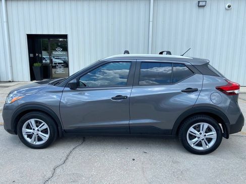 Used 2019 Nissan Kicks S w/ Exterior Package FWD image 2