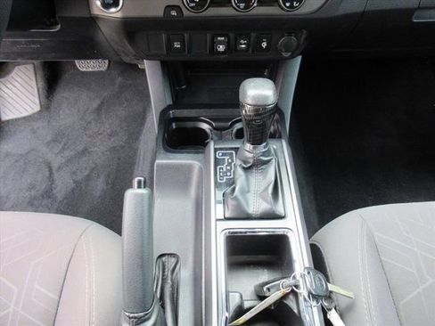 Used 2018 Toyota Tacoma TRD Off-Road image 21