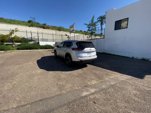 Used 2025 Nissan Rogue SV image 16