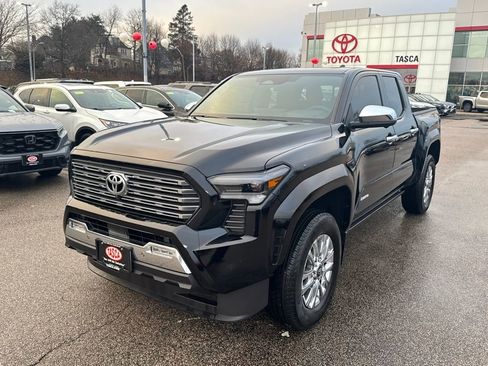 Used 2025 Toyota Tacoma Limited image 3