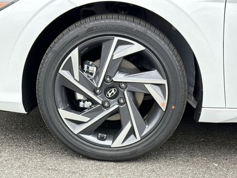 New 2026 Hyundai Elantra Limited FWD image 12
