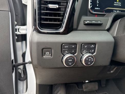 Used 2024 GMC Sierra 2500 Denali Ultimate image 15