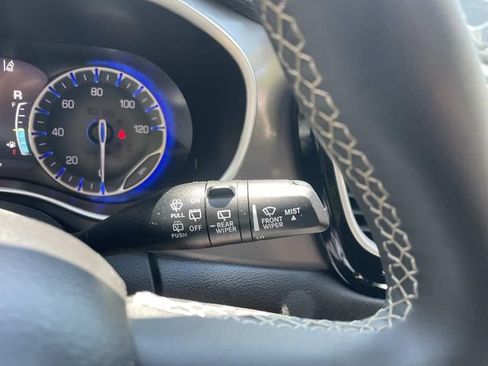 Used 2024 Chrysler Pacifica Touring-L FWD image 32