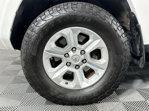 Used 2018 Toyota 4Runner SR5 Premium image 33