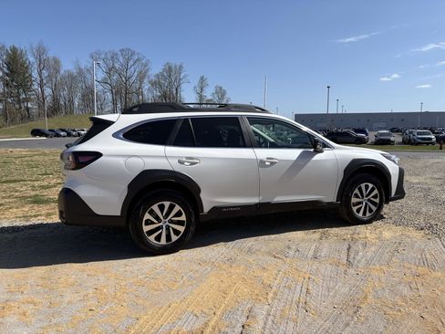 Used 2025 Subaru Outback Premium AWD/4WD image 8