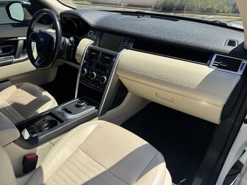 Used 2018 Land Rover Discovery Sport HSE Luxury image 13