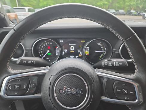 Used 2023 Jeep Wrangler Unlimited Sahara w/ Cold Weather Group AWD/4WD image 19