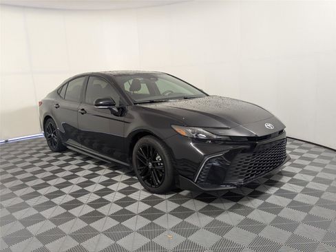 Certified 2025 Toyota Camry SE w/ Convenience Package image 3