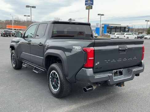 Used 2024 Toyota Tacoma TRD Off-Road image 10