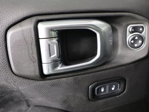 Used 2024 Jeep Wrangler Unlimited Sahara AWD/4WD image 19