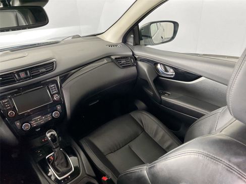 Used 2022 Nissan Rogue Sport SL w/ Premium Package image 21