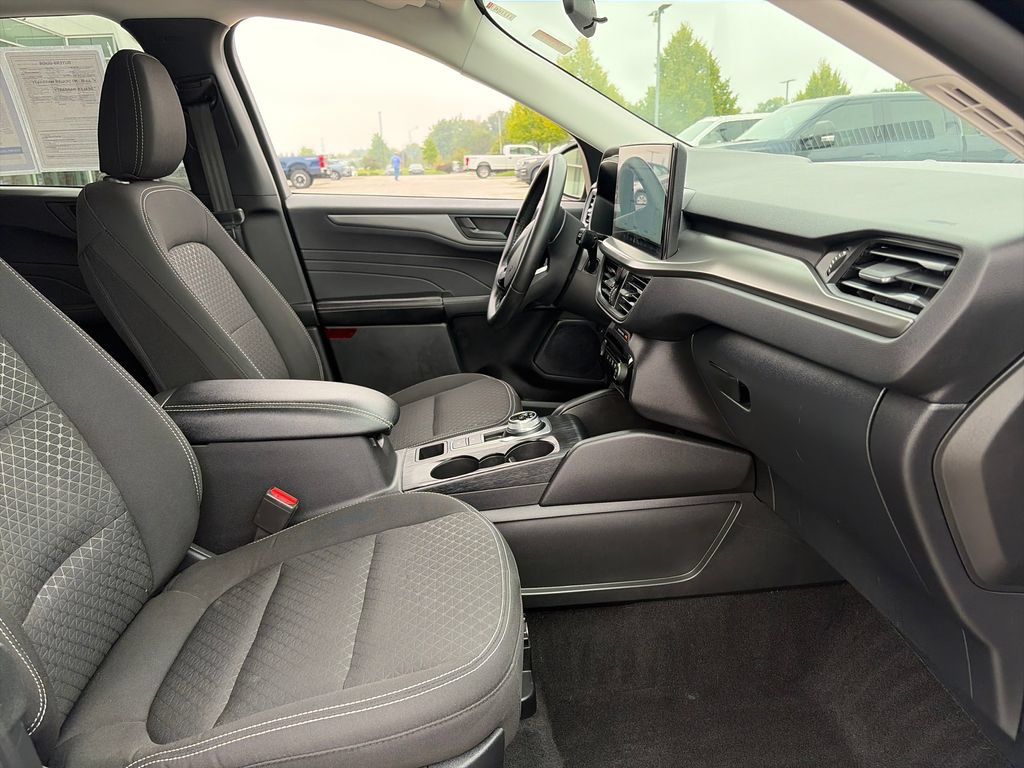 Used 2024 Ford Escape Active w/ Tech Pack #1 AWD/4WD image 11