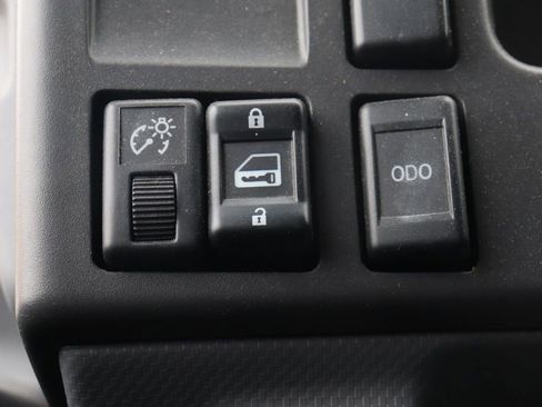 Used 2020 Isuzu NPR image 30